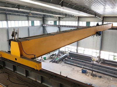 Kren overhead single girder keadaan baru